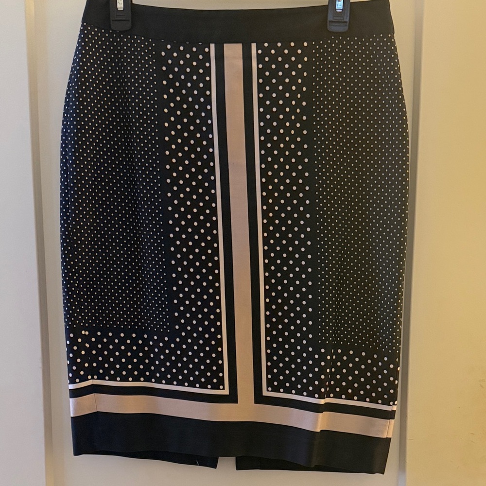 Ann Taylor Black and Cream Geometric Lined Pencil Skirt
